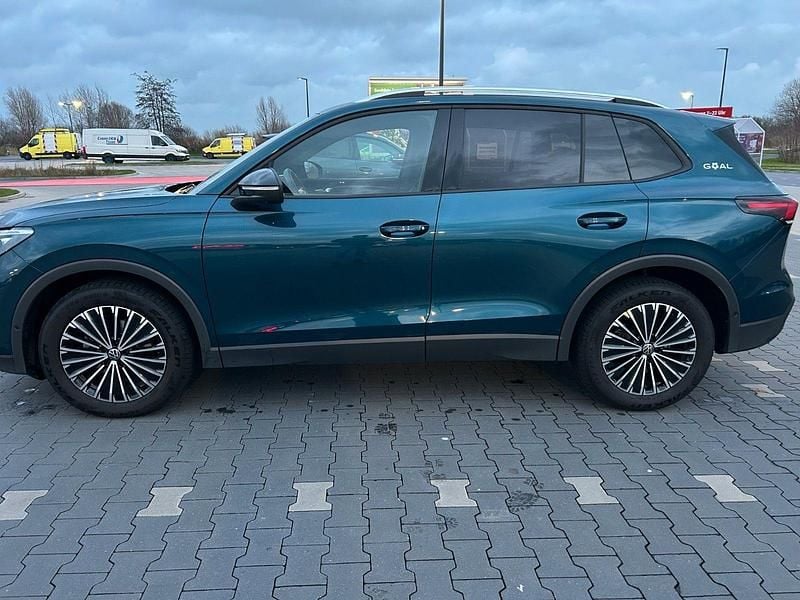 Gebraucht VW Tiguan Goal 150 PS (110 kW) 2024 Blau SUV