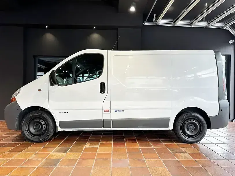 Gebraucht Renault Trafic 82 PS (60 kW) 2003 Weiß Van / Kleinbus