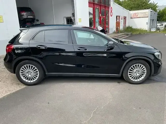 Gebraucht Mercedes GLA200 136 PS (100 kW) 2017 Schwarz SUV