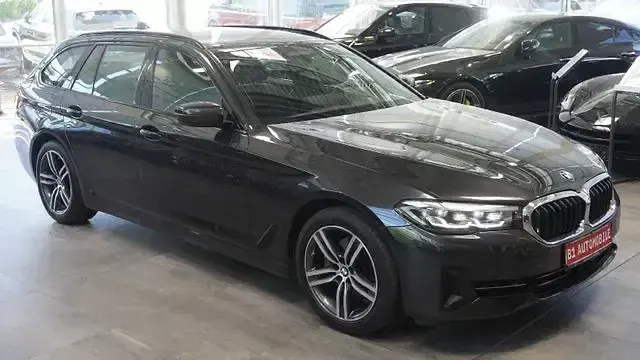 Gebraucht BMW 520 Performance 190 PS (139 kW) 2022 Sophistograu Kombi