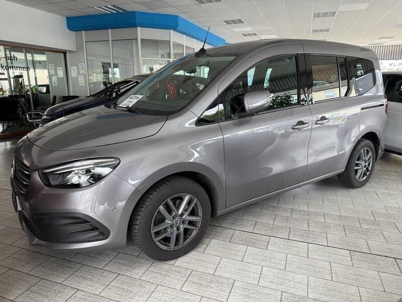 Grau Gebraucht 2023 Mercedes 180 Progressive Limousine | 21.500 € (Superpreis) - Bild 1/4