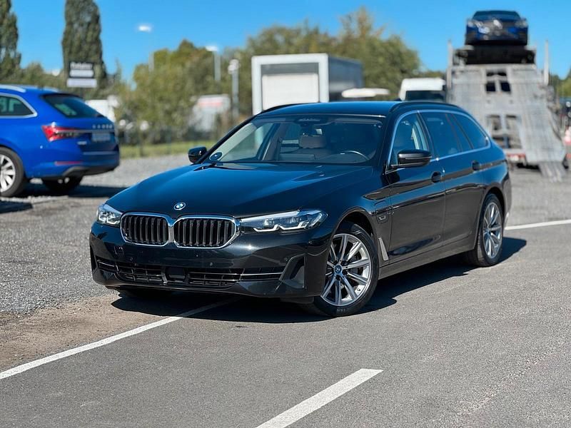 Schwarz Gebraucht 2021 BMW 530e Kombi | 23.500 € (Fairer Preis) - Bild 1/4