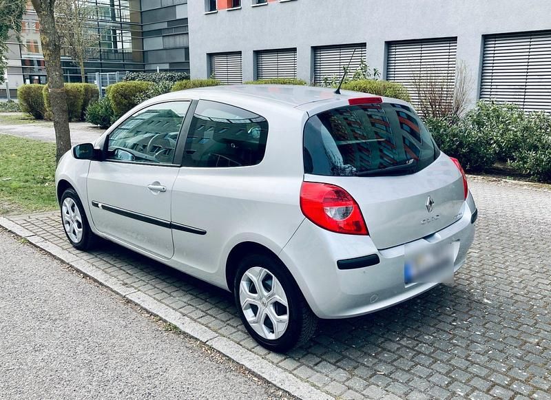 Gebraucht Renault Clio III Dynamique 75 PS (55 kW) 2006 Silber Kleinwagen