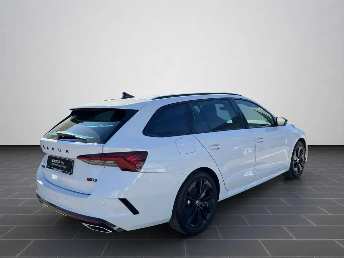 Gebraucht Skoda Octavia RS 245 PS (180 kW) 2024 Candyweiß Kombi