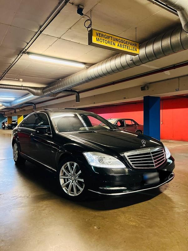 Gebraucht Mercedes S500L 435 PS (319 kW) 2011 Schwarz Limousine