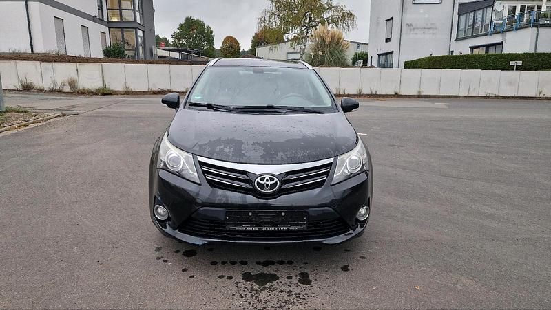 Schwarz Gebraucht 2013 Toyota Avensis Kombi | 4.999 € (Superpreis) - Bild 1/4
