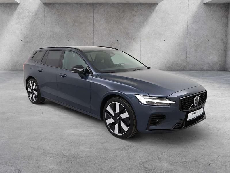 Gebraucht Volvo V60 Plus 455 PS (334 kW) 2025 Blau Kombi