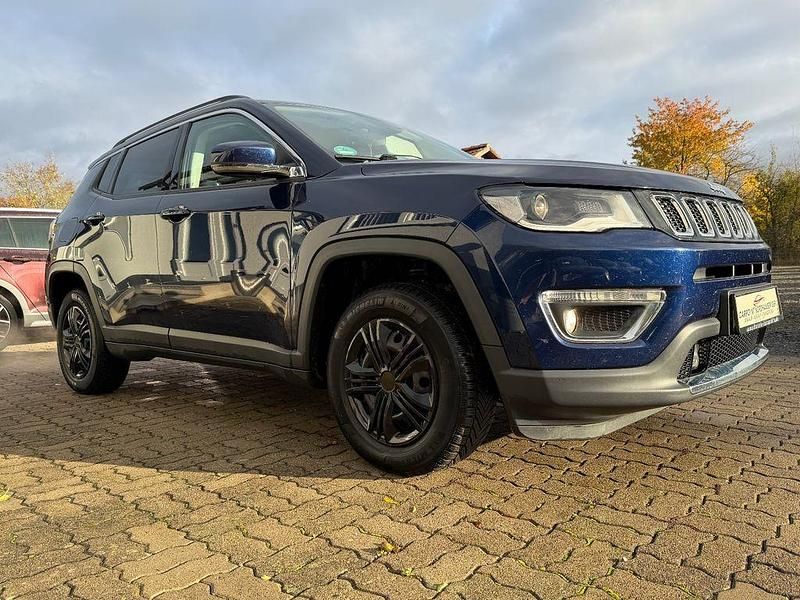 Blau Gebraucht 2017 Jeep Compass Opening Edition SUV | 13.999 € (Fairer Preis) - Bild 1/4