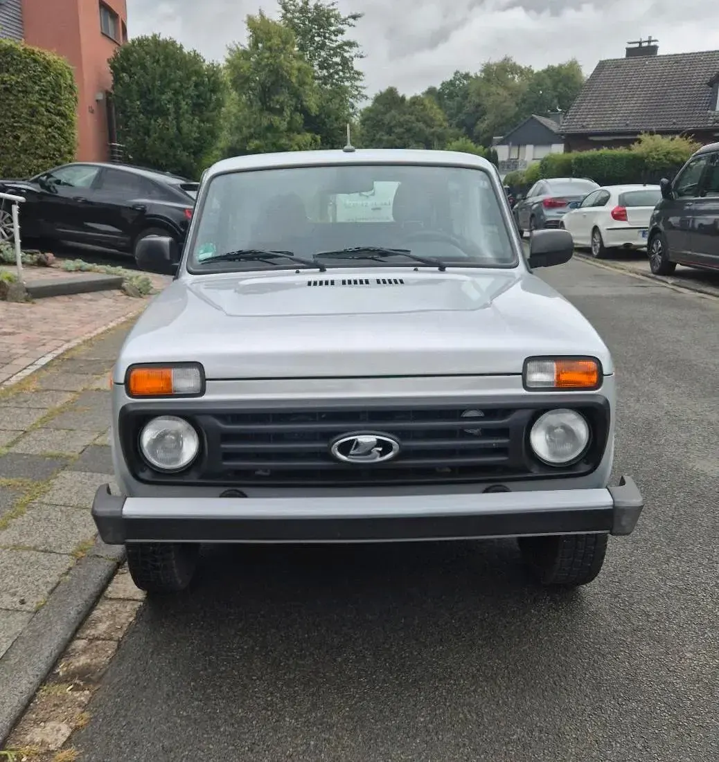 Gebraucht Lada niva 83 PS (61 kW) 2020 Silber SUV