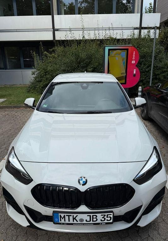 Weiß Gebraucht 2023 BMW 218 M Sport Limousine | 32.800 € (Fairer Preis) - Bild 1/4