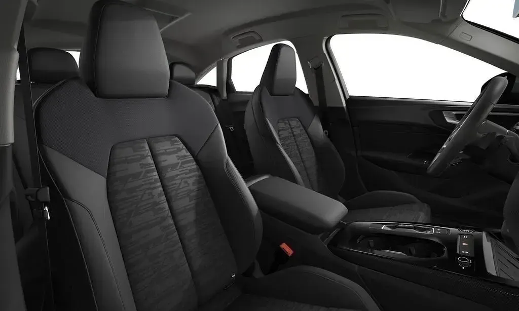 Gebraucht Audi A5 Sport 204 PS (150 kW) 2025 Chronosgrau metallic Limousine