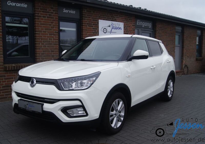 Weiss Gebraucht 2018 Ssangyong Tivoli Crystal SUV | 10.875 € (Etwas zu teuer) - Bild 1/4