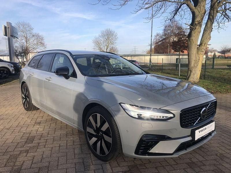 Używany Volvo V90 Plus 349 KM (256 kW) 2025 Szary Kombi