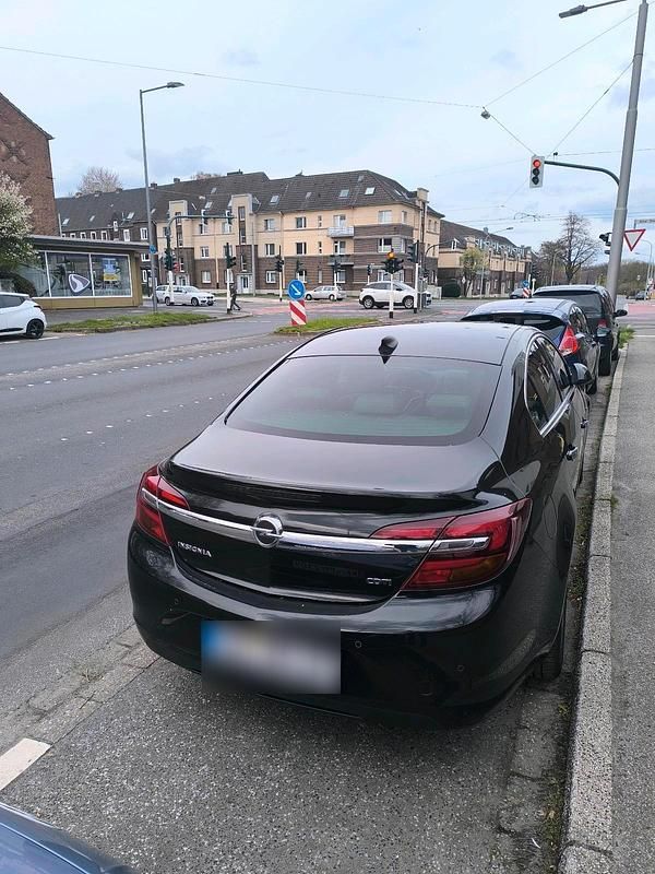 Gebraucht Opel Insignia 136 PS (100 kW) 2015 Schwarz Limousine