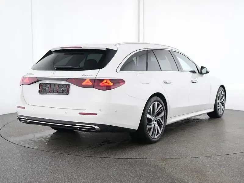 Gebraucht Mercedes E300 Avantgarde 313 PS (230 kW) 2025 Weiß Limousine