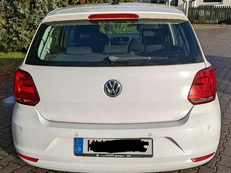 Gebraucht VW Polo Comfortline 75 PS (55 kW) 2016 Weiß Limousine