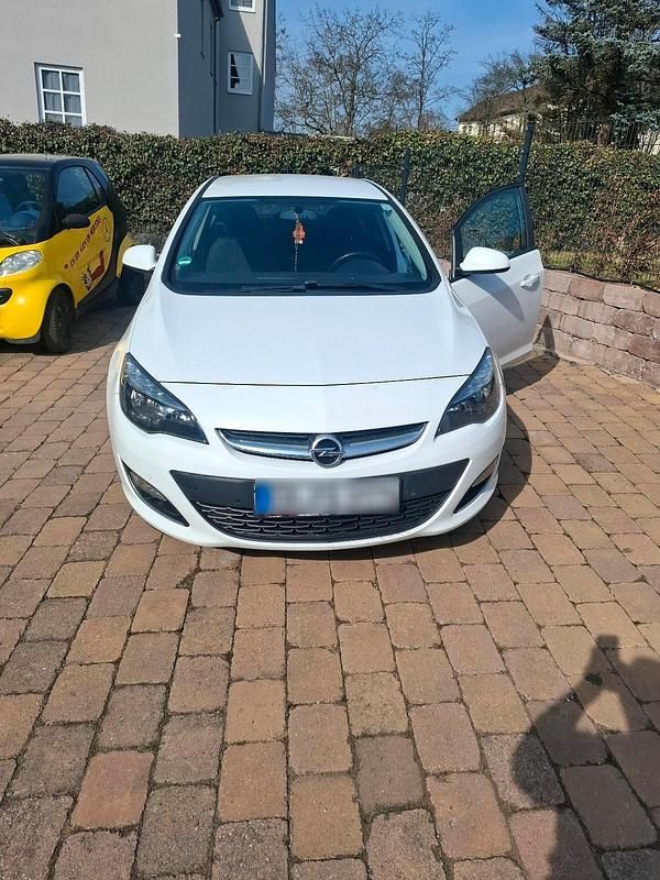 Gebraucht Opel Astra 131 PS (96 kW) 2012 Weiß Limousine
