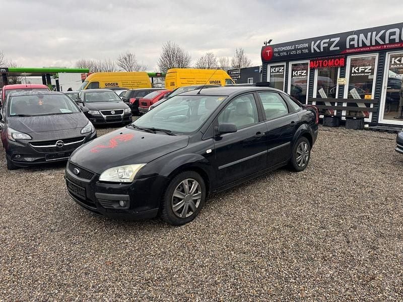 Gebraucht Ford Focus Trend 116 PS (85 kW) 2006 Pantherschwarz metallic Limousine