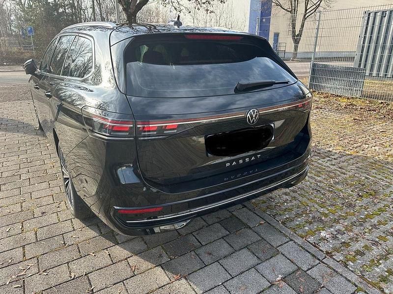 Gebraucht VW Passat Elegance 150 PS (110 kW) 2024 Schwarz Kombi