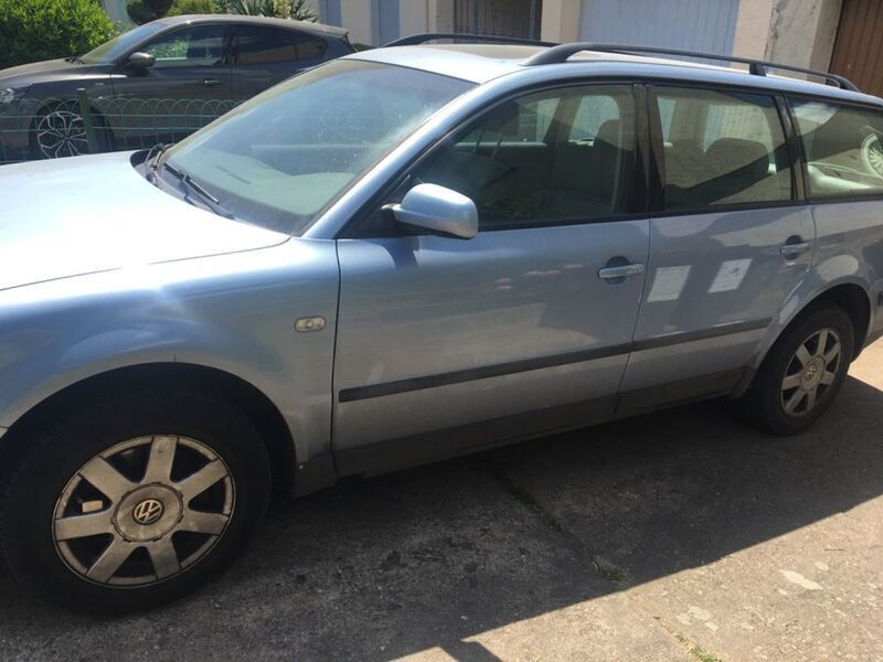 Silber Gebraucht 2000 VW Passat Basis Limousine | 1.300 € (Guter Preis) - Bild 1/2