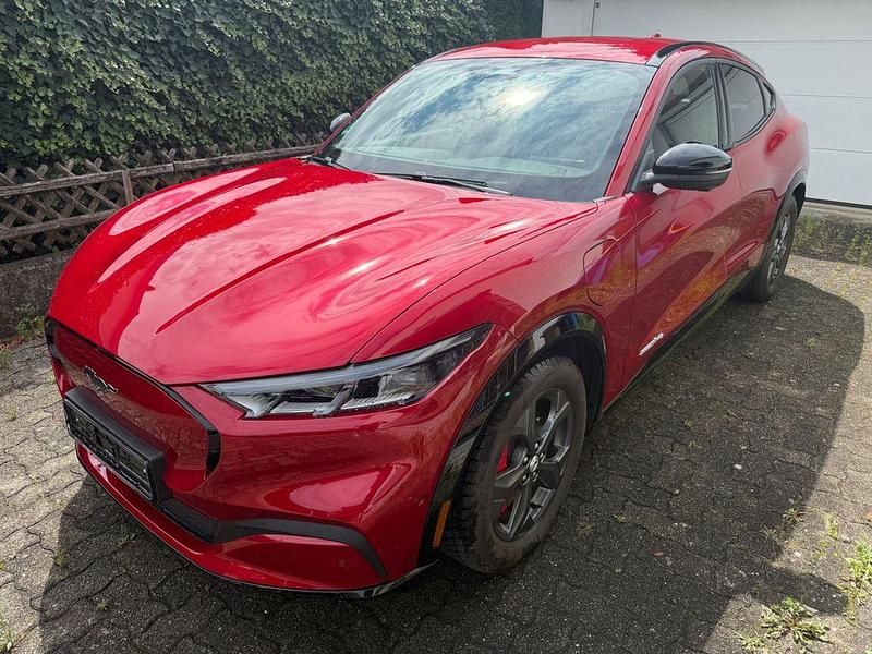 Rot Gebraucht 2022 Ford Mustang Mach-E SUV | 31.990 € (Superpreis) - Bild 1/4