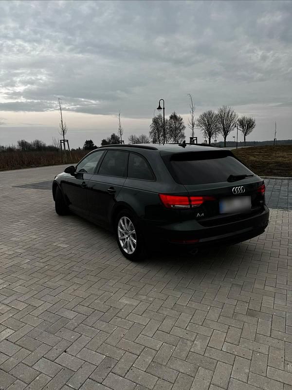 Gebraucht Audi A4 Attraction 150 PS (110 kW) 2016 Grau Kombi