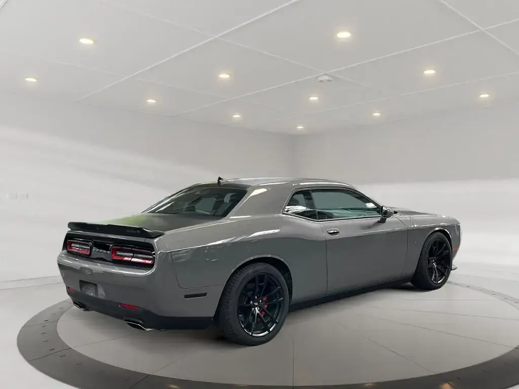 Gebraucht Dodge Challenger 377 PS (277 kW) 2025 Grau Coupé