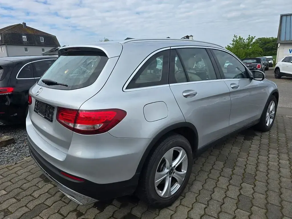 Gebraucht Mercedes GLC250 Exclusive 204 PS (150 kW) 2018 Iridiumsilber (metallic) SUV
