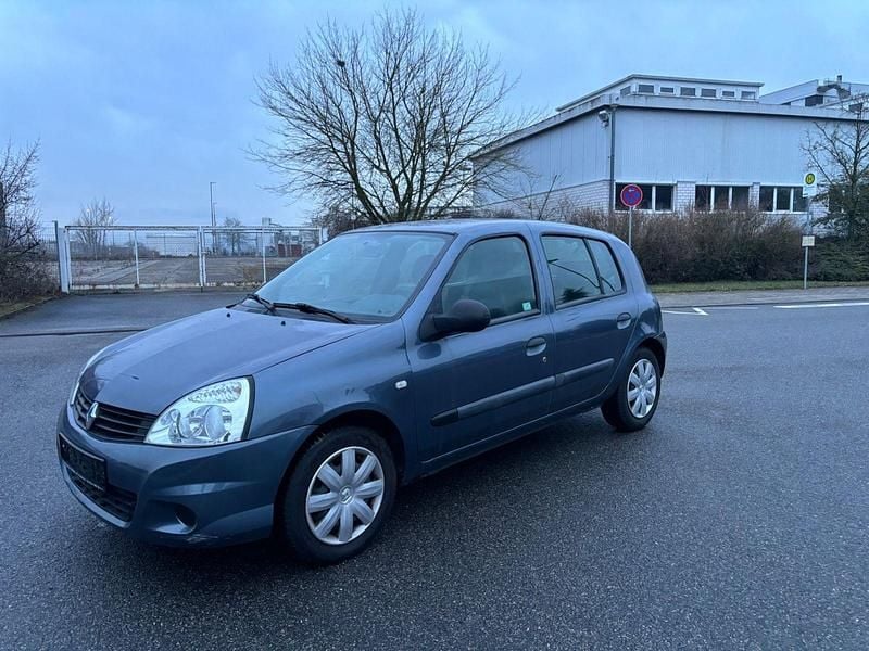 Grau Gebraucht 2010 Renault Clio II Kleinwagen | 2.390 € (Fairer Preis) - Bild 1/4