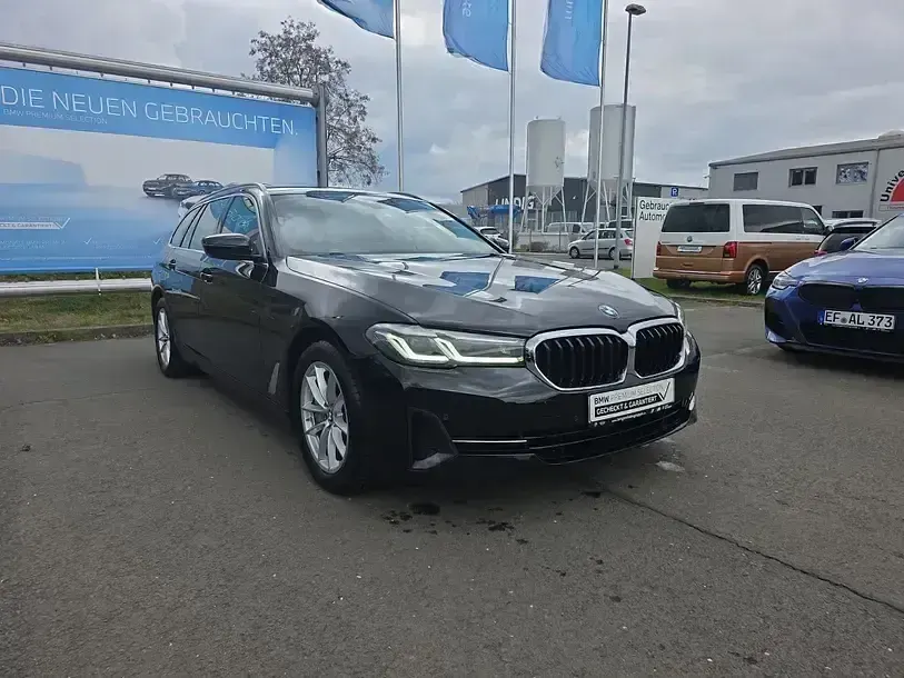 Second-hand BMW 540 Efficient Dynamics 340 CP (250 kW) 2022 Negru Berlinǎ