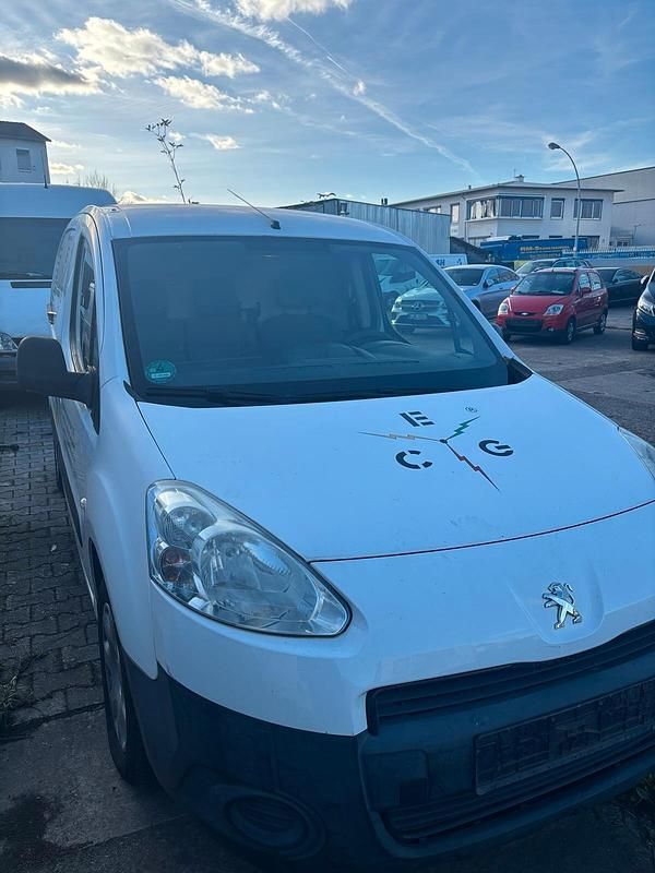 Weiß Gebraucht 2014 Peugeot Partner Van | 3.900 € (Fairer Preis) - Bild 1/4