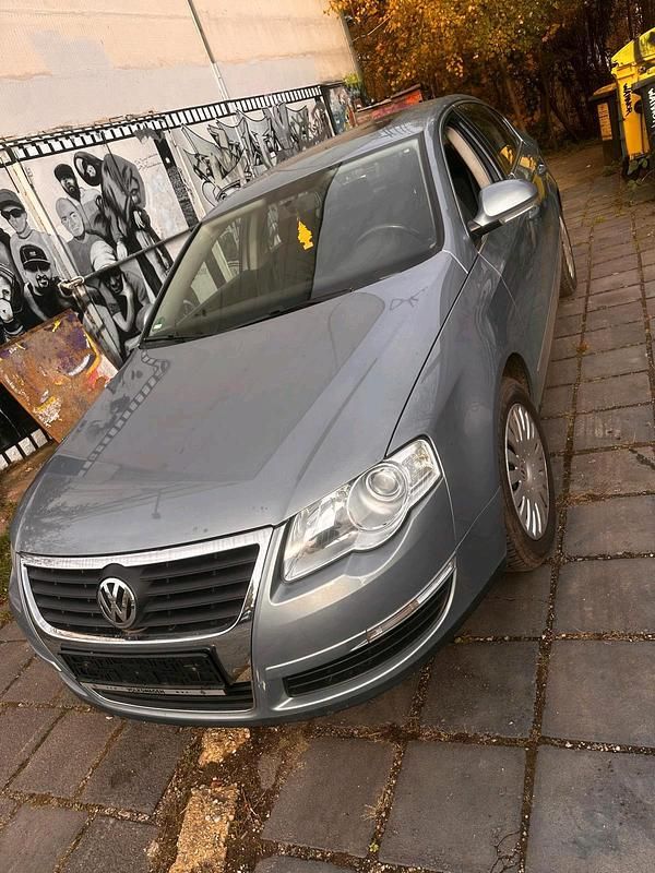 Blau Gebraucht 2010 VW Passat Comfortline Limousine | 4.800 € (Fairer Preis) - Bild 1/4