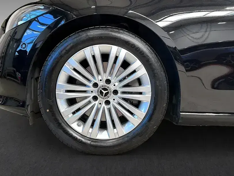 Gebraucht Mercedes C220 Avantgarde 197 PS (144 kW) 2025 Lack obsidianschwarz Limousine