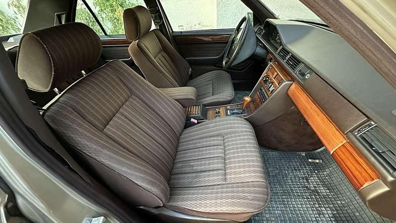 Gebraucht Mercedes E320 220 PS (161 kW) 1994 Limousine
