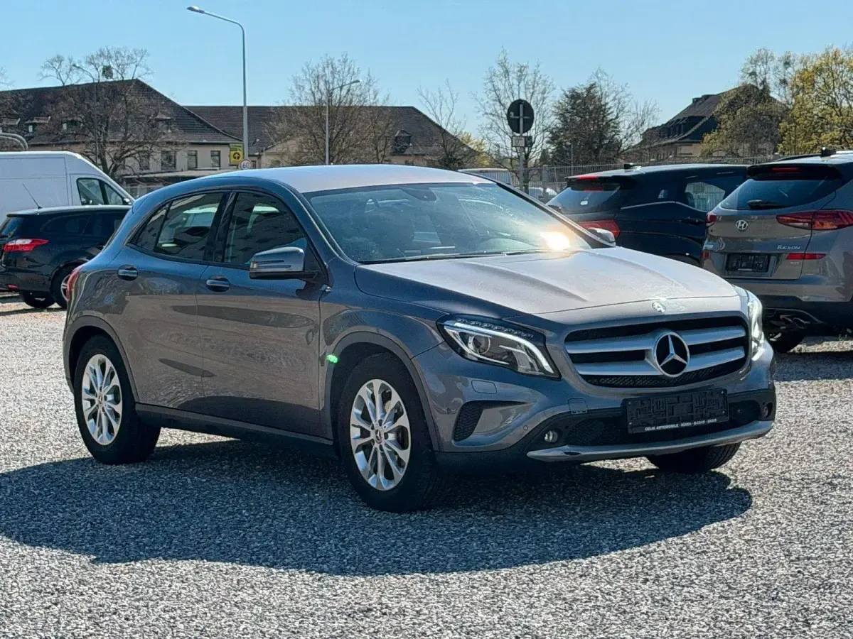 Gebraucht Mercedes GLA180 109 PS (80 kW) 2015 Grau SUV