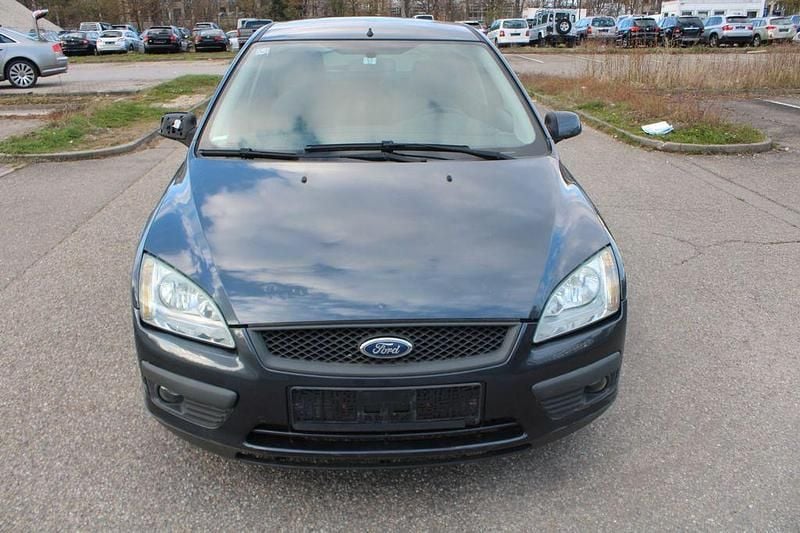 Używany Ford Focus Fun X 101 KM (74 kW) 2007 Szary Sedan/Limuzyna