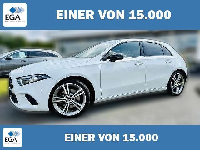 Weiß metallic Gebraucht 2021 Mercedes A220 Night | 32.290 € (Fairer Preis) - Bild 1/1