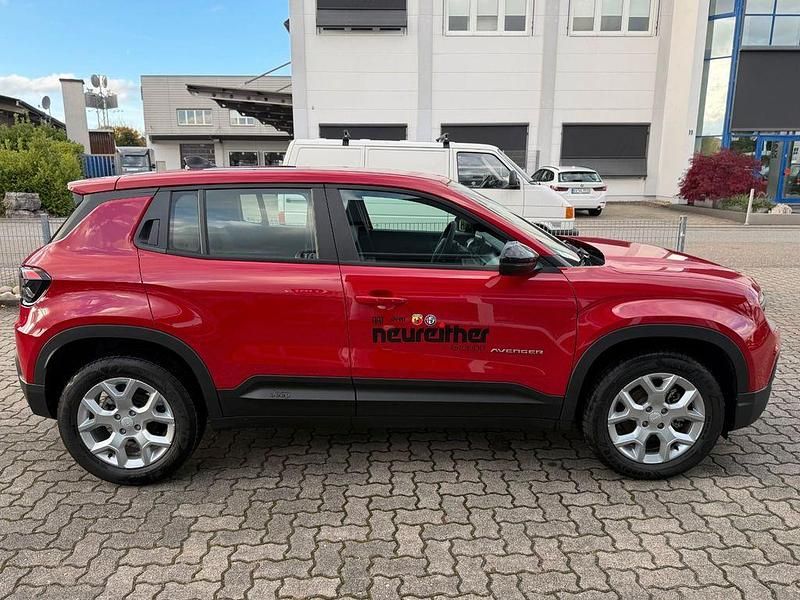 Gebraucht Jeep Avenger Altitude 101 PS (74 kW) 2025 Rot SUV