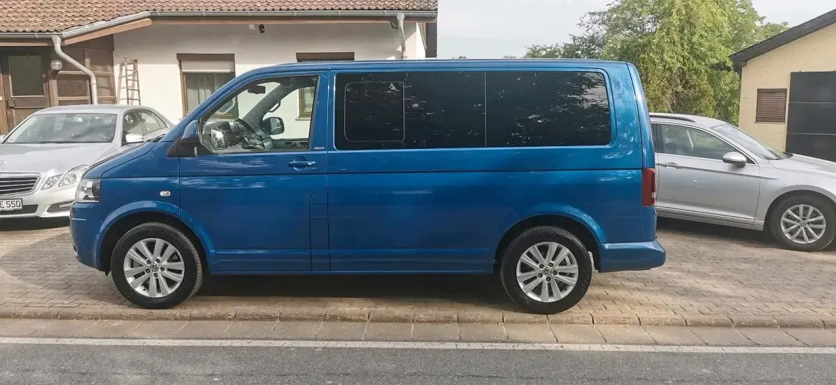 Gebraucht VW Multivan Life 180 PS (132 kW) 2013 Blau Van / Kleinbus