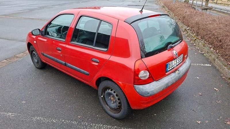 Gebraucht Renault Clio II 58 PS (42 kW) 2003 Rot Limousine