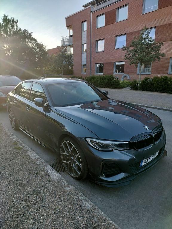 Grau Gebraucht 2020 BMW 330 Sport Line Limousine | 26.500 € (Fairer Preis) - Bild 1/4