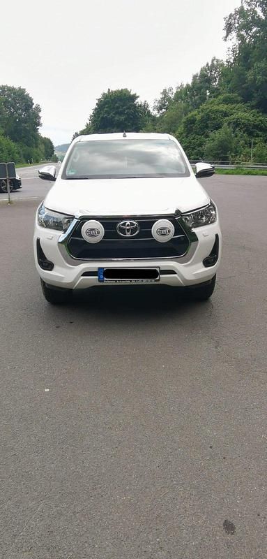 Weiß Gebraucht 2021 Toyota HiLux Abholung | 40.500 € (Fairer Preis) - Bild 1/4