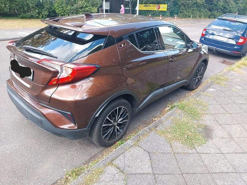 Braun Gebraucht 2017 Toyota C-HR Lounge SUV | 16.900 € (Etwas zu teuer) - Bild 1/4