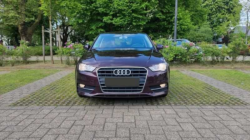 Rot Gebraucht 2013 Audi A3 S-Line Limousine | 6.200 € (Guter Preis) - Bild 1/4