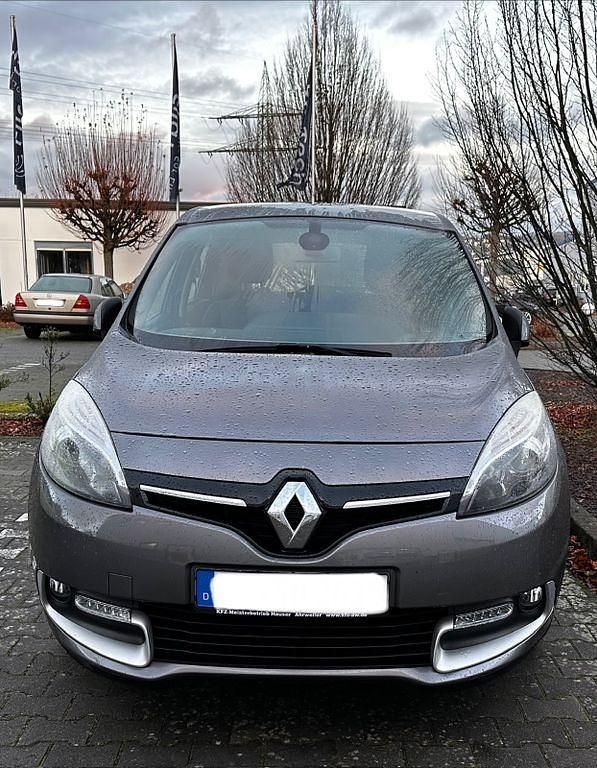Grau Gebraucht 2014 Renault Scénic III Expression Van / Kleinbus | 9.300 € (Teuer) - Bild 1/4