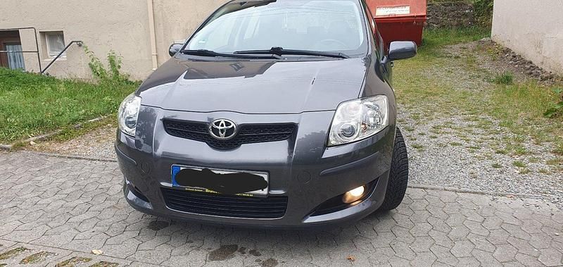 Grau Gebraucht 2008 Toyota Auris Kleinwagen | 4.390 € (Fairer Preis) - Bild 1/4