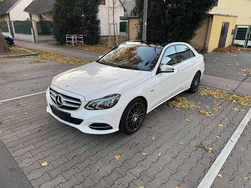 Gebraucht Mercedes E250 Avantgarde 204 PS (150 kW) 2015 Weiß Limousine