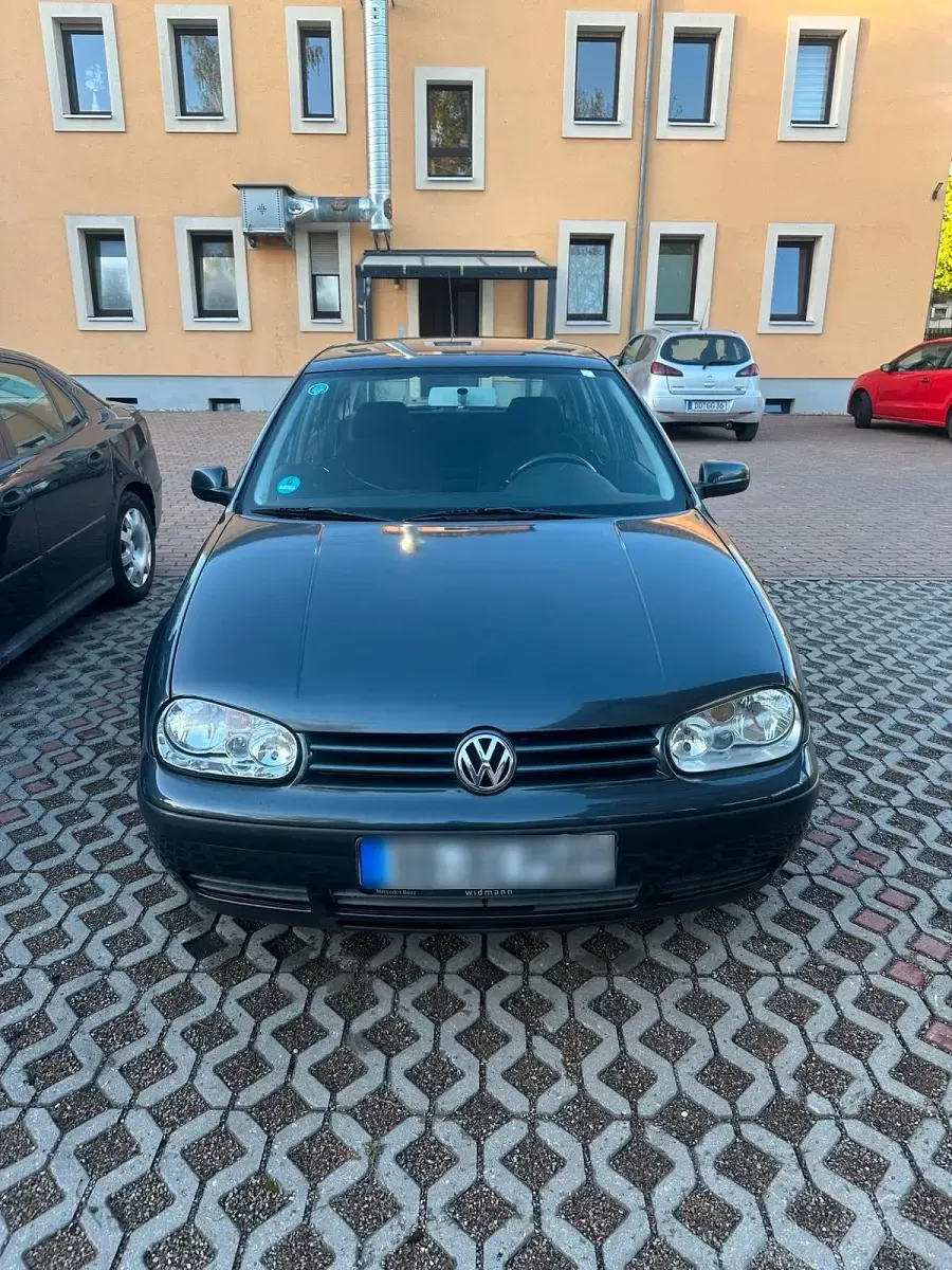 Second-hand VW Golf IV 101 CP (74 kW) 2002 Gri Berlinǎ