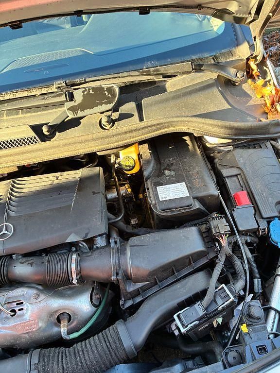 Gebraucht Mercedes B200 156 PS (114 kW) 2017 Silber Van / Kleinbus