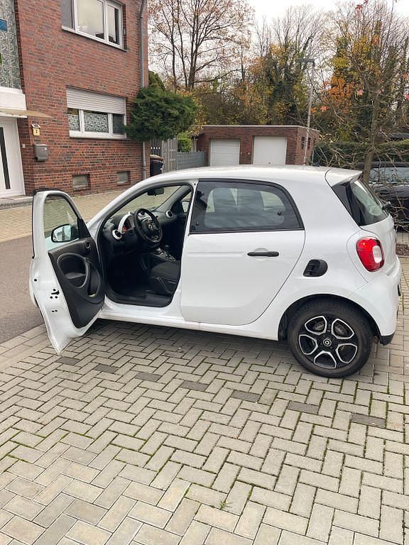 Gebraucht Smart ForFour 90 PS (66 kW) 2019 Weiß Kleinwagen